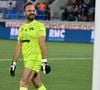 Jarry explique aussi que sa sévérité est liée à sa volonté de protéger ses enfants des préjugés homophobes.

Jarry - Célébrités lors du match de gala caritatif entre l’équipe de Nico Capone et celle de Redouane Bougheraba au profit des fondations Théodora et Terres d’espoir en faveur des enfants hospitalisés et des personnes en difficulté au stade de la Tuiliere  à Lausanne en Suisse le 6 Septembre 2025. © Romain Doucelin/Bestimage