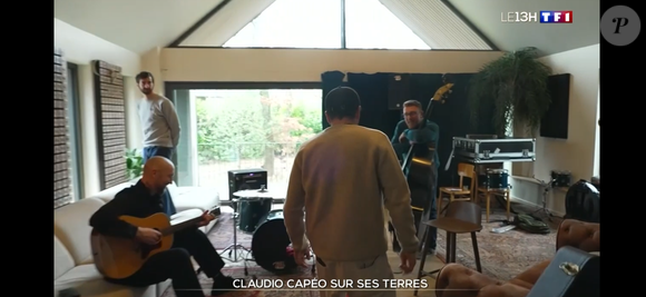 Claudio Capéo dans sa maison en Alsace. Reportage diffusé dans le JT de 13 heures de TF1 le 23 décembre 2025.