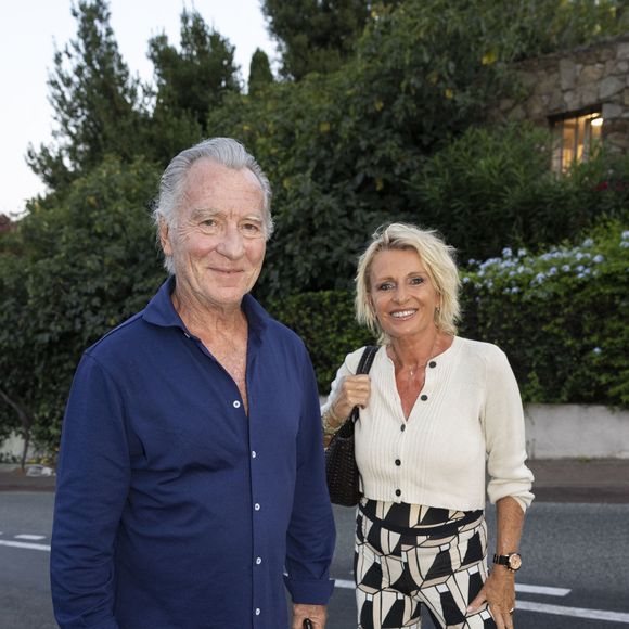 Exclusif - William Leymergie et sa compagne Sophie Davant - Personnalités à la représentation de la pièce de théâtre "Le jour du kiwi" au Théâtre de Verdure lors du 40ème Festival de Ramatuelle. Le 6 août 2024
© Cyril Bruneau / Festival de Ramatuelle / Bestimage
