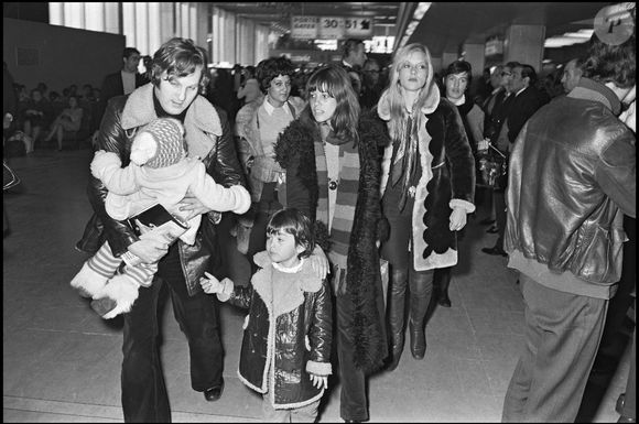 Jean-Jacques Debout, Chantal Goya et leurs enfants, Sylvie Vartan en 1969. © AGENCE / BESTIMAGE