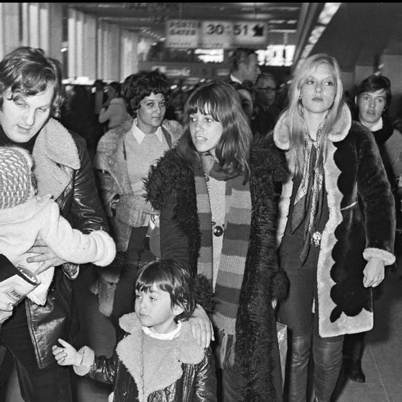 Jean-Jacques Debout, Chantal Goya et leurs enfants, Sylvie Vartan en 1969. © AGENCE / BESTIMAGE
