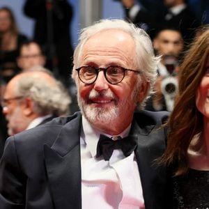 Fabrice Luchini - Descente des marches du film " Marcello Mio " lors du 77ème Festival International du Film de Cannes, au Palais des Festivals à Cannes. Le 21 mai 2024. © Christophe Clovis / Bestimage