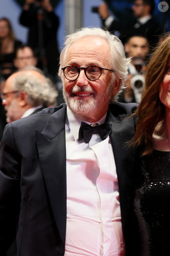 Fabrice Luchini - Descente des marches du film " Marcello Mio " lors du 77ème Festival International du Film de Cannes, au Palais des Festivals à Cannes. Le 21 mai 2024. © Christophe Clovis / Bestimage