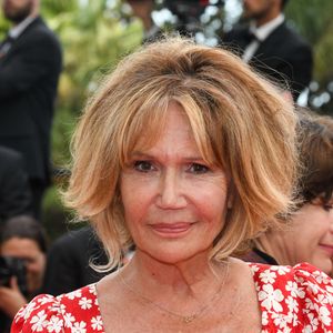 À 12 ou 13 ans, une sœur en pension a eu un comportement déplacé.

lémentine Célarié - Montée des marches du film « Top Gun : Maverick » lors du 75ème Festival International du Film de Cannes.
© Rachid Bellak / Bestimage