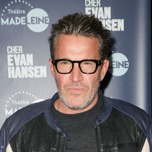C’est près des Gorges du Verdon, situées entre les départements du Var et des Alpes-de-Haute-Provence, qu’il a trouvé son mobil-home, qu’il a fait visiter aux internautes.

Benjamin Castaldi - Générale de la pièce "Cher Evan Hansen" au théâtre de la Madeleine à Paris le 8 octobre 2025. © Coadic Guirec/Bestimage