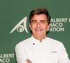 Le 1er octobre 2026, il a officialisé cette évolution avec une photo de son équipe et un message dans lequel il se réjouit du chemin parcouru.

Le chef Yannick Alléno au photocall du 20ème anniversaire de la fondation Prince Albert II de Monaco à la salle Garnier de l’Opéra de Monte-Carlo, Monaco, le 18 septembre 2026. Cet évènement exceptionnel mobilise de nombreux artistes et philanthropes autour du couple princier. © Claudia Albuquerque/Bestimage