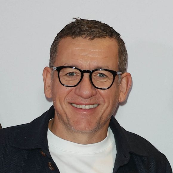 Parmi les invités de marque, le comédien Dany Boon a fait une arrivée particulièrement remarquée.

Dany Boon au photocall de la première du film "Karma" au cinéma Pathé Palace à Paris le 13 octobre 2026. 

© Coadic Guirec / Bestimage