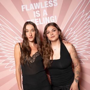 Elle rejoint un casting international composé de nombreuses personnalités. 

Bella Tilbury, Louane Emera au photocall du dîner intimiste organisé par Charlotte Tilbury dans le cadre de l'événement AFF à Paris, France, le 15 septembre 2026. © Pierrick Rocher/BFA.com/Backgrid/Bestimage