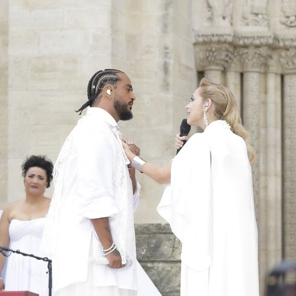 Slimane, Lara Fabian lors du dernier relais de La Flamme Olympiques avant la cérémonie d'ouverture des Jeux Olympiques (JO) de Paris 2024 à Saint-Denis, Seine Saint-Denis, France, le 26 juillet 2024. © Melloul-Tribeca/Bestimage