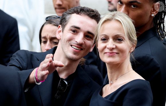 Gaston Ardisson, Audrey Crespo-Mara et son fils Zekou - Sorties des obsèques de Thierry Ardisson en l’église Saint-Roch de Paris, France, le 17 juillet 2025. 

© Clovis-Jacovides/Bestimage