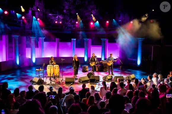 Exclusif - M (Matthieu Chedid) accompagné de sa sœur Anna et de son frère Joseph en concert inédit et unique, en acoustique au Théâtre de Verdure lors de l'ouverture de la 41ème édition du Festival de Ramatuelle le 1er aout 2025. © Cyril Bruneau / Festival de Ramatuelle / Bestimage