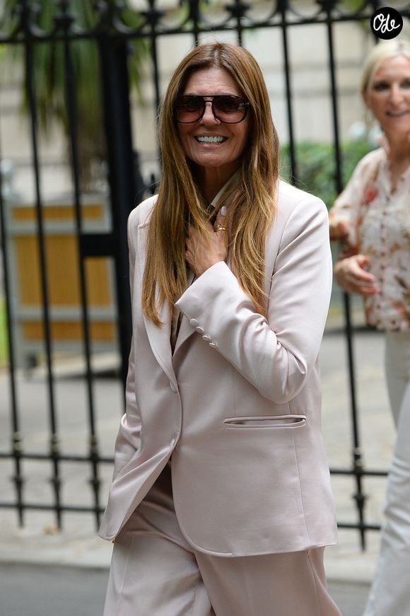 Entourée de ses proches et soutenue par ses abonnés, Véronika Loubry poursuit difficilement son deuil.

Véronika Loubry - Sorties du mariage de civil de Thylane Blondeau et Benjamin Attal à la mairie du 16ème arrondissement de Paris le 29 juin 2026. Photo par Agence / Bestimage