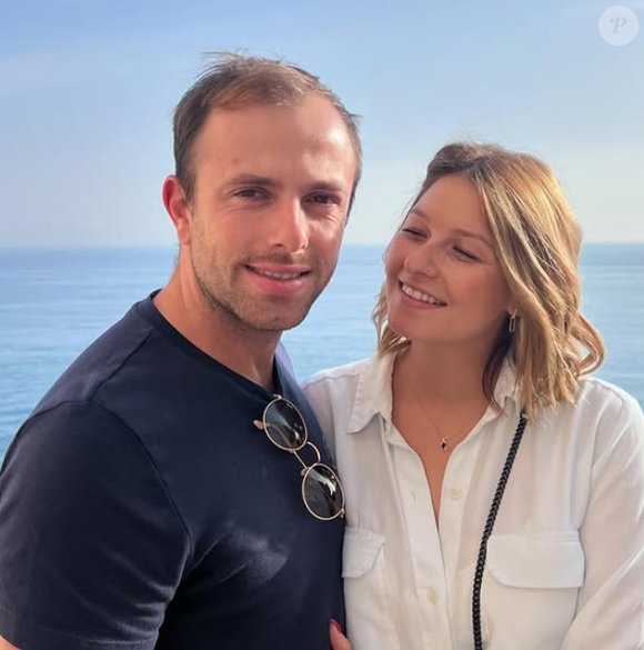 Le couple partageait régulièrement son quotidien sur les réseaux sociaux, donnant l’image d’une relation épanouie.

Ludovic ("L'amour est dans le pré") avec Julia. @Instagram