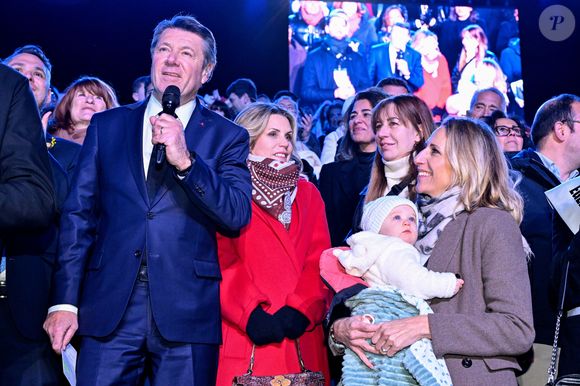 Leur petite fille Bianca était également présente à leurs côtés pour profiter des festivités

Christian Estrosi, le maire de Nice, sa femme Laura Tenoudji Estrosi, Sarah Doraghi, Isabelle Siri, la productrice de télévision, et Maud Fontenoy, la navigatrice et son 5eme enfant, sa fille Eléa, durant la soirée d'ouverture de la 140eme édition du Carnaval de Nice "Roi des Oceans" à Nice, le 15 février 2025. Le Carnaval se déroule du 12 février au 2 mars 2025. © Bruno Bebert/Bestimage