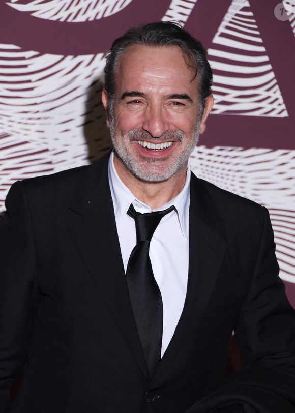 Jean Dujardin au photocall du dîner de la 51ème cérémonie des César au Fouquet's à Paris, France, le 27 février 2026. © Denis Guignebourg/Bestimage