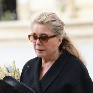 Catherine Deneuve - Arrivées aux obsèques de Jean-Paul Rappeneau en l'église Saint-Sulpice à Paris le 10 septembre 2026 ©Agence/Bestimage