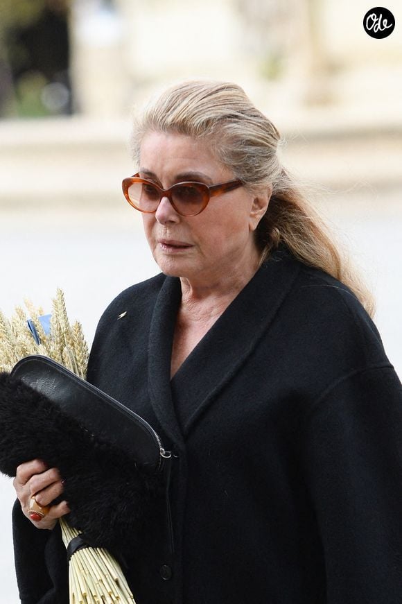 Catherine Deneuve - Arrivées aux obsèques de Jean-Paul Rappeneau en l'église Saint-Sulpice à Paris le 10 septembre 2026 ©Agence/Bestimage