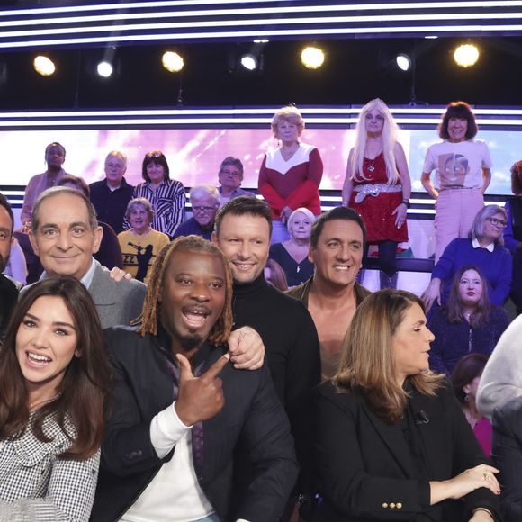 Exclusif - Cyril Hanouna, Bahia Carla, Laurent Fontaine, Rost, Raymond Aabou, Valérie Benaim, Dany Brillant, Gauthier Le Bret,  sur le plateau de l’enregistrement de l’émission « Face à Hanouna » (dernière) présentée par C.Hanouna et diffusée sur C8 le 1er décembre 2024, à Paris, France, le 28 novembre 2024. © Jack Tribeca / Bestimage