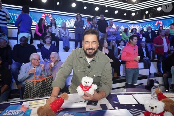 Exclusif - Moundir - Plateau de Noël de l’émission TPMP (Touche Pas à Mon Poste), présentée en direct par C.Hanouna et diffusée sur C8 à Paris le 28 novembre 2023. © Jack Tribeca / Bestimage