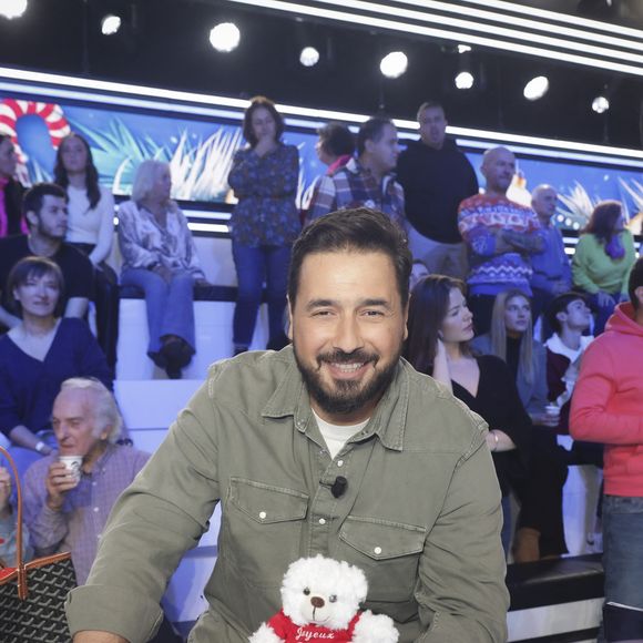Exclusif - Moundir - Plateau de Noël de l’émission TPMP (Touche Pas à Mon Poste), présentée en direct par C.Hanouna et diffusée sur C8 à Paris le 28 novembre 2023. © Jack Tribeca / Bestimage
