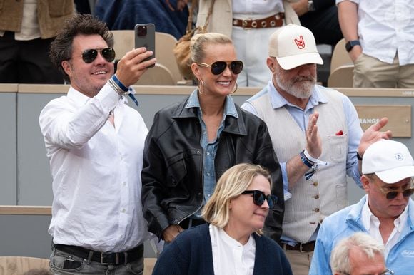 Frederic Suant, Laeticia Hallyday et Philippe Etchebest assistent au tournoi Roland Garros 2025 le 26 mai 2025 à Paris, France. Photo by Laurent Zabulon/ABACAPRESS.COM