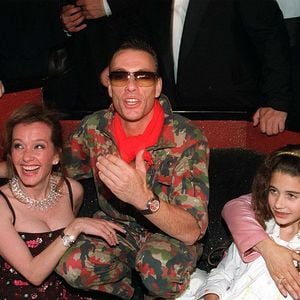 Jean-Claude Van Damme avec sa femme Gladys et ses enfants Kristopher Van Varenberg et Bianca Bree au Festival de Cannes 2001.