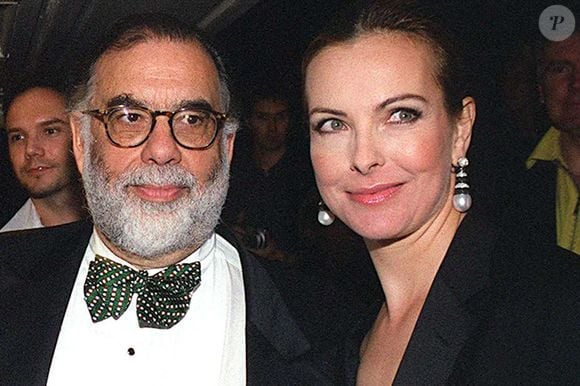 Un certain Francis Ford Coppola... Réalisateur du... "Parrain" !

Carole Bouquet et Francis Ford Coppola lors d'une soirée Cerutti à Paris en 2001