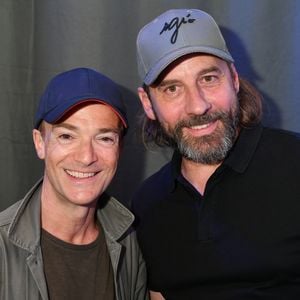 Jonathan Lambert, Fred Testot - Prime d'Amazon fait sa fête foraine au Bridge Club à Paris le 25 juin 2025.  Hier soir, le Bridge Club s’est métamorphosé en fête foraine où de nombreuses personnalités se sont réunies pour célébrer Prime Day, l’événement shopping estival qui animera l’été du 8 au 11 juillet.
  © Veeren/Bestimage