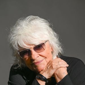 Elle vit dans une maison entourée d’un terrain généreux d’environ 4 000 m², qu’elle partage avec Samantha, sa partenaire de vie depuis plus de vingt-cinq ans.

La chanteuse Catherine Lara, auteure, compositrice, interprète et musicienne - Photo by Flemal JL/Belpress/ANDBZ/ABACAPRESS.COM - Chanteuse ; Chanteuses ; Portrait ; Portraits ; Vertical (Orientation) ; Hauteur ; Catherine Lara