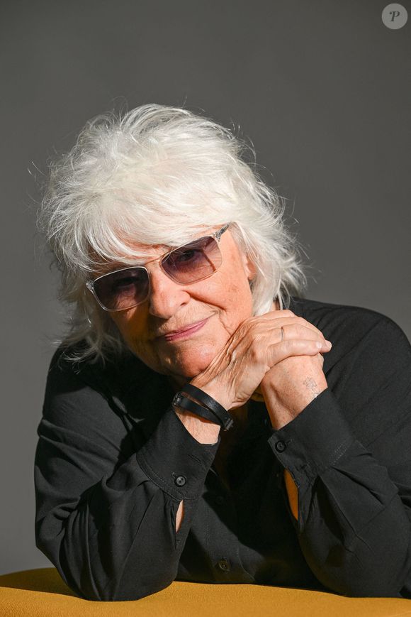 Elle vit dans une maison entourée d’un terrain généreux d’environ 4 000 m², qu’elle partage avec Samantha, sa partenaire de vie depuis plus de vingt-cinq ans.

La chanteuse Catherine Lara, auteure, compositrice, interprète et musicienne - Photo by Flemal JL/Belpress/ANDBZ/ABACAPRESS.COM - Chanteuse ; Chanteuses ; Portrait ; Portraits ; Vertical (Orientation) ; Hauteur ; Catherine Lara