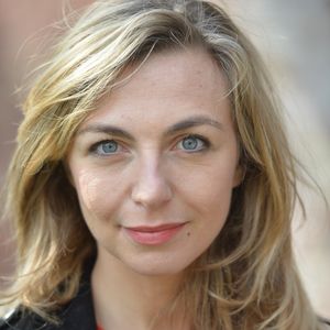 "J'ai reçu ce cadeau alors qu'on était censé très bien se connaître, et je me suis dit c'est fini", a ensuite ajouté l'actrice

Amélie Etasse lors du 7ème festival 2 Valenciennes le 17 mars 2017 
© Veeren / Bestimage