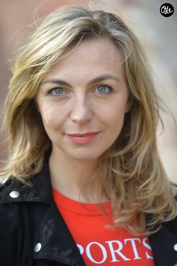 "J'ai reçu ce cadeau alors qu'on était censé très bien se connaître, et je me suis dit c'est fini", a ensuite ajouté l'actrice

Amélie Etasse lors du 7ème festival 2 Valenciennes le 17 mars 2017 
© Veeren / Bestimage