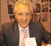 Il recommande également de boire de l'eau bien fraîche au quotidien.

Le docteur Pierre Dukan assiste au Salon du livre 2010, organisé à Paris Expo Porte de Versailles, à Paris.