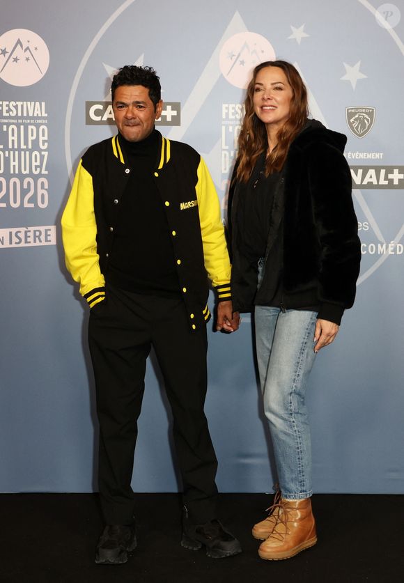 Jamel Debbouze et sa femme Mélissa Theuriau - Tapis rouge lors du 29ème Festival International du Film de Comédie de l'Alpe d'Huez le 21 Janvier 2026. © Dominique Jacovides/Bestimage