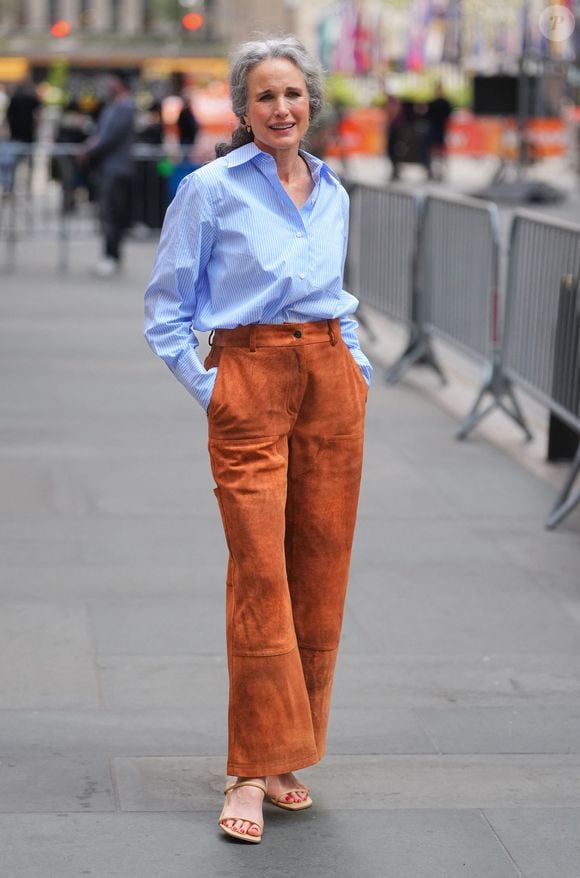 Andie MacDowell a fait un passage chez NBC Televisions à New York le 15 avril 2026. Photo par STARMAX / BESTIMAGE