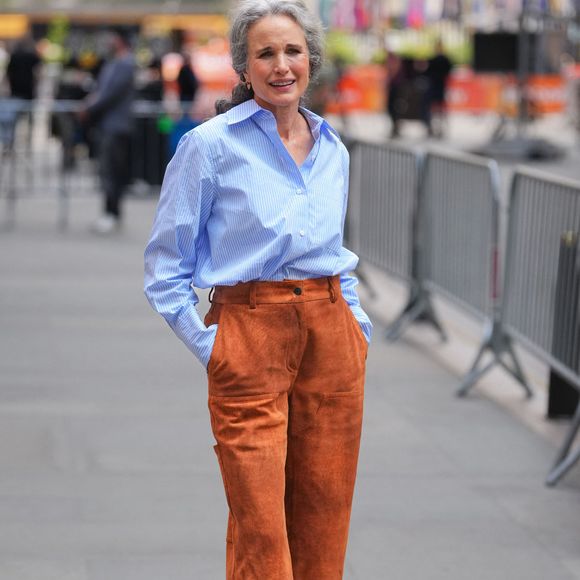 Andie MacDowell a fait un passage chez NBC Televisions à New York le 15 avril 2026. Photo par STARMAX / BESTIMAGE