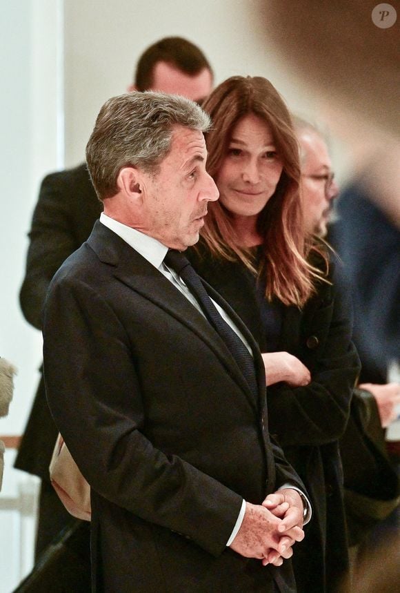 Dans le "JDD", l’ex-président a confié : "La seule chose qui peut m'affecter, c'est la souffrance que ma famille et mes amis ressentent". 

Nicolas Sarkozy et sa femme Carla Bruni - Nicolas Sarkozy condamné à 5 ans de prison à l'issue du procès de l'affaire du financement libyen au tribunal correctionnel de Paris, le 25 septembre 2025. 
© Christian Liewig / Bestimage