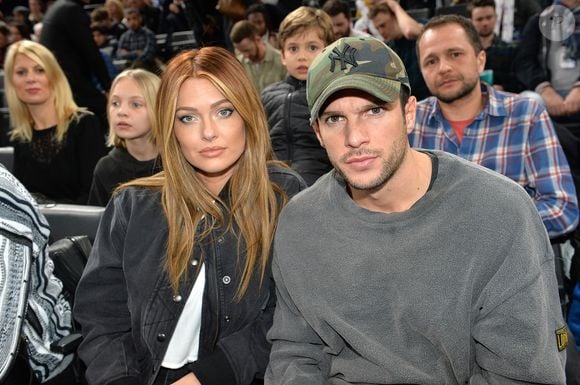 Caroline Receveur et Hugo Philip   au match de NBA Game Paris 2020 entre les Bucks de Milwaukee et les Charlotte Hornet à l'AccorHotels Arena à Paris le 24 janvier 2020.

© Veeren / Bestimage