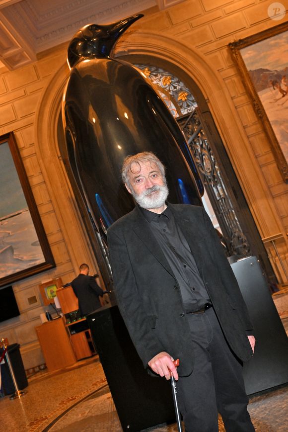 Spécialisé dans la représentation du monde sauvage, Michel Bassompierre était célèbre pour ses formes rondes et épurées : ses ours, ses gorilles, ses éléphants...

Michel Bassompierre - Vernissage de l'exposition "Les Géants des Glaces" de Michel Bassompierre au musée océanographique de Monaco, le 10 avril 2024.

© Bruno Bebert / Bestimage