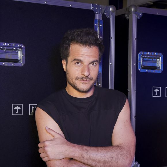 Exclusif - Amir Haddad - Backstage de l'enregistrement de l'émission de télévision "Le Grand Concert des Régions : Ici c'est Aix en Provence", à l'Arena du Pays d'Aix, présentée par L.Luyat et L.Thilleman, et diffusée le 17 mai sur France 3. Le 30 avril 2024. © Bruno Bebert-Jack Tribeca / Bestimage
