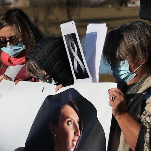 La famille et les proches se sont réunis pour une marche blanche en hommage à Delphine Jubillar, l'infirmière de 33 ans, disparue à Cagnac-les-Mines. Le 19 décembre 2021. © Patrick Bernard / Bestimage