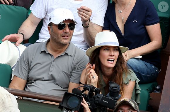 Arthur (Jacques Essebag) et sa compagne Mareva Galanter dans les tribunes lors de la finale homme des Internationaux de Tennis de Roland-Garros à Paris, le 11 juin 2017. © Jacovides-Moreau/Bestimage