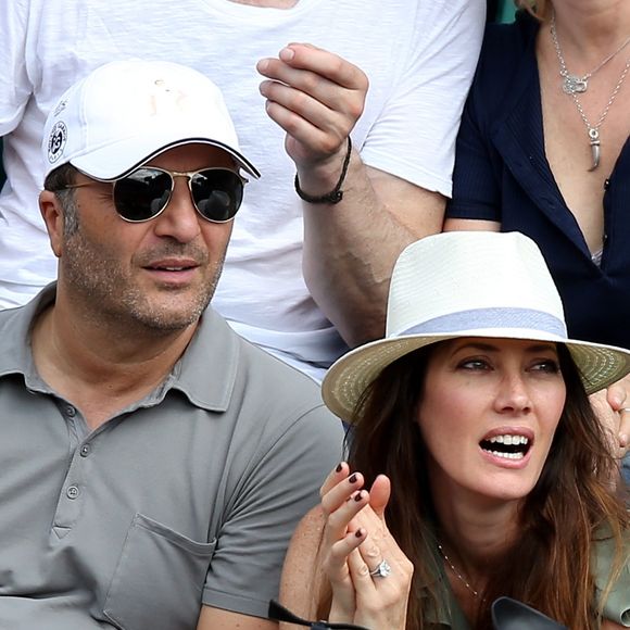 Arthur (Jacques Essebag) et sa compagne Mareva Galanter dans les tribunes lors de la finale homme des Internationaux de Tennis de Roland-Garros à Paris, le 11 juin 2017. © Jacovides-Moreau/Bestimage