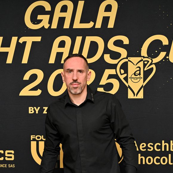 Si l'ancienne gloire du football a raccroché les crampons, son fils, Seïf el Islam, marche directement dans ses pas et fait déjà sensation sur les terrains.

Franck Ribéry durant la soirée de Gala au Fairmont hotel à Monaco après la cinquième édition de la Fight Aids Cup, un match de football caritatif qui s'est déroulé au stade Louis II à Monaco, le 22 janvier 2025, qui a opposé l'équipe du Cirque FC de la princesse Stéphanie et les Barbagiuans du prince Albert. © Bruno Bebert / Bestimage