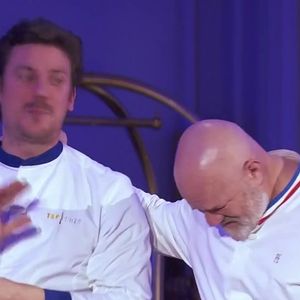 Philippe Etchebest en larmes face à Charles après son élimination de "Top Chef 2025", épisode du 4 juin, sur M6