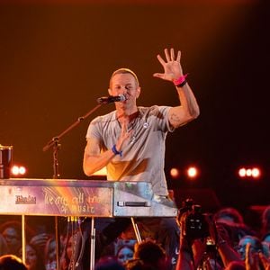 Andy Byron, PDG de la startup technologique Astronomer, a été filmé en pleine étreinte avec une collègue lors d’un concert de Coldplay.
Chris Martin de Coldplay se produit sur scène lors du iHeartRadio Festival au T-Mobile Arena à Las Vegas, Nevada, USA. Photo by Anne Barson/ABACAPRESS.COM