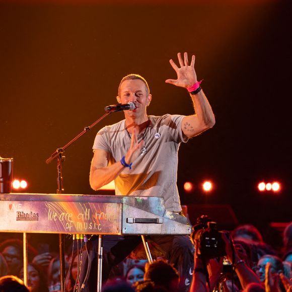Andy Byron, PDG de la startup technologique Astronomer, a été filmé en pleine étreinte avec une collègue lors d’un concert de Coldplay. 

Chris Martin de Coldplay se produit sur scène lors du iHeartRadio Festival au T-Mobile Arena à Las Vegas, Nevada, USA. Photo by Anne Barson/ABACAPRESS.COM