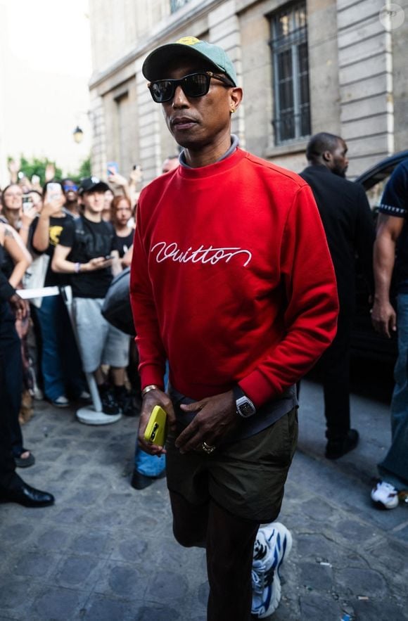 Ce 24 juin 2025 dans le cadre de la Fashion Week masculine parisienne, le musicien et styliste Pharrell Williams a déchaîné les passions au Centre Pompidou. 

2025 -  Paris, FRANCE Pharrell Williams est aperçu avec sa famille arrivant avec style à l'événement collaboratif JOOPITER x Team Wang Design x BBC Ice Cream, faisant tourner les têtes dans la capitale française pendant la semaine de la mode.