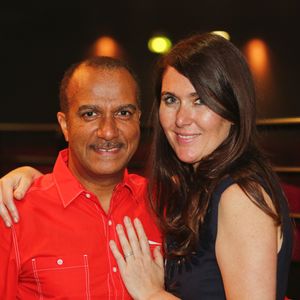 Pascal Légitimus partage sa vie avec Adriana Santini depuis environ vingt ans.

Exclusif - Pascal Legitimus et sa femme Adriana Santini - Pascal Legitimus présente sa dernière representation exceptionnelle de son spectacle "Alone Man Show" à Bobino.