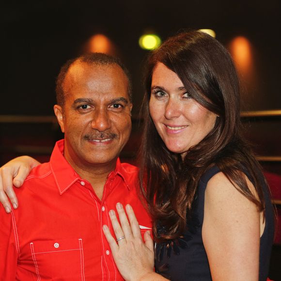 Pascal Légitimus partage sa vie avec Adriana Santini depuis environ vingt ans.

Exclusif - Pascal Legitimus et sa femme Adriana Santini - Pascal Legitimus présente sa dernière representation exceptionnelle de son spectacle "Alone Man Show" à Bobino.